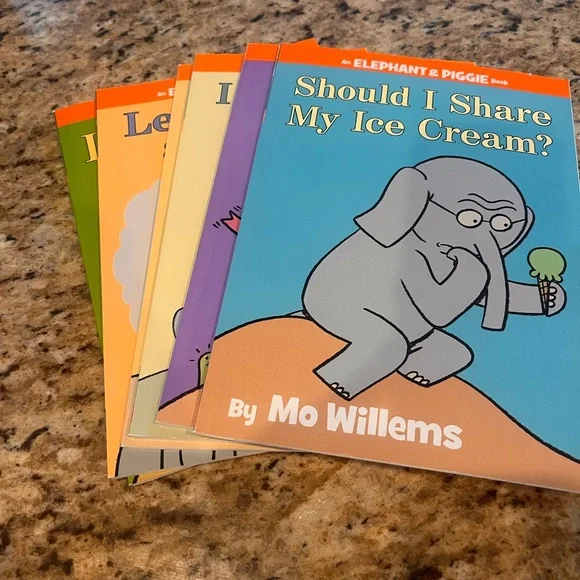 Scholastic Elephant & Piggie book bundle - Picture 3 of 8